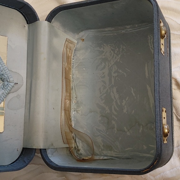 Vintage Monarch Train Case - Picture 4 of 10